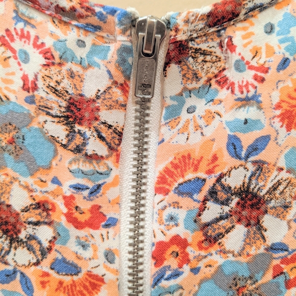 Socialite Floral High Neck Sleeveless Lace… - Picture 10 of 12